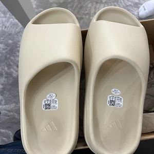 Yeezy Slides size 9 UK
